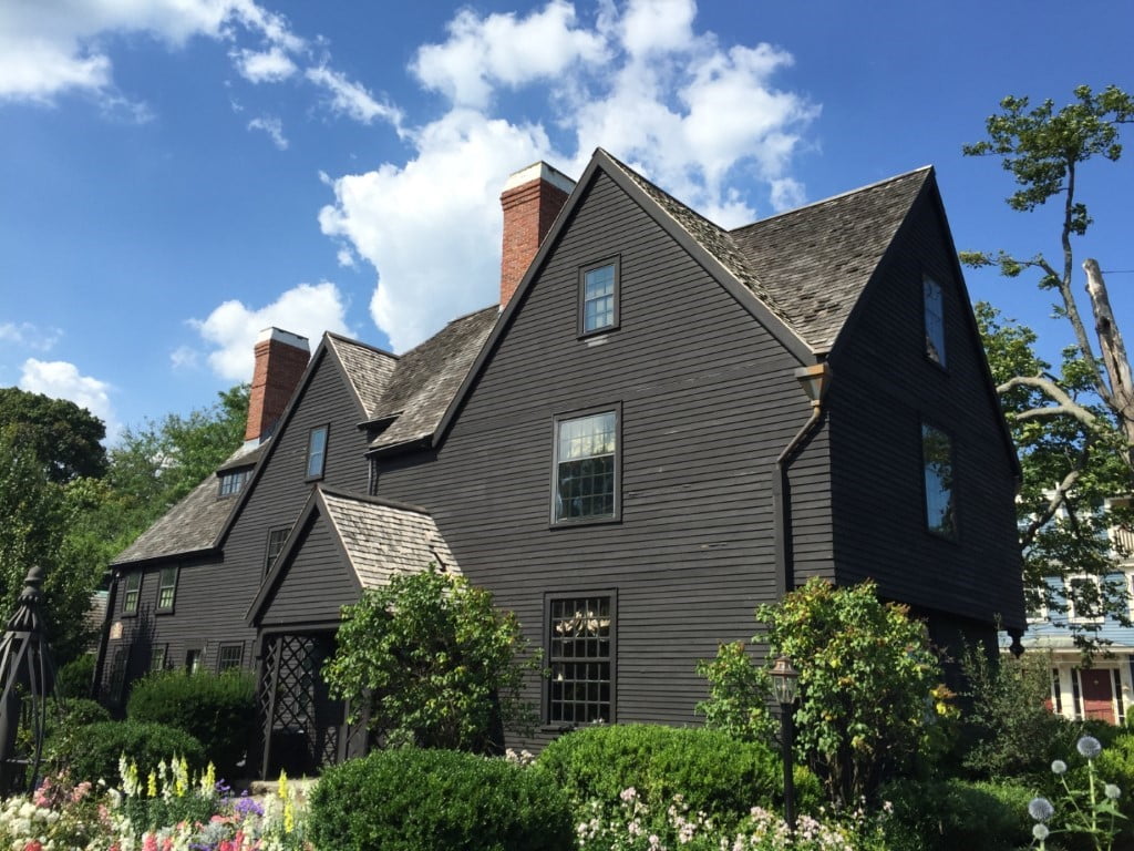 Beautiful_Landscaping_at_the_House_of_the_Seven_Gables.jpg